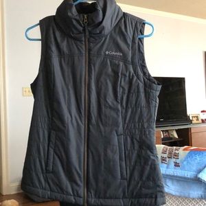 Size Small Columbia fleece lined vest.